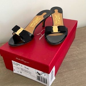 Ferragamo GLORY Kitten Heel in NERO Patent Leather - Size 5.5 B